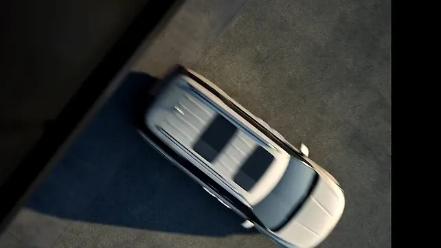 New Kia Carnival teased; two sunroofs confirmed New Kia Carnival teased; two sunroofs confirmed
