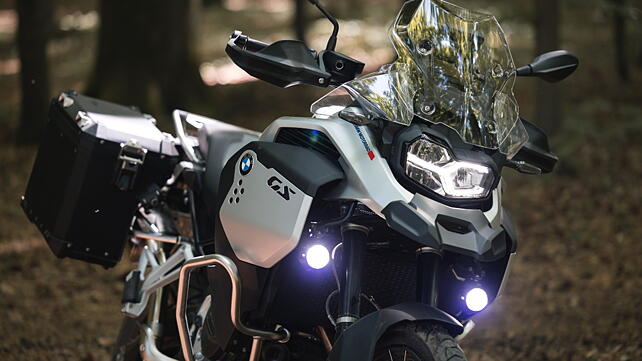 BMW F 900 GS Adventure Right Front Three Quarter