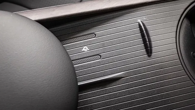 MG Windsor EV USB Port/AUX/Power Socket/Wireless Charging MG Windsor EV USB Port/AUX/Power Socket/Wireless Charging