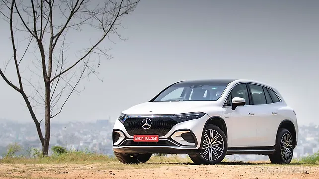 Mercedes-Benz EQS SUV Left Front Three Quarter