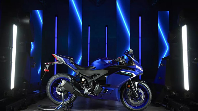 Yamaha YZF-R3 Right Side View