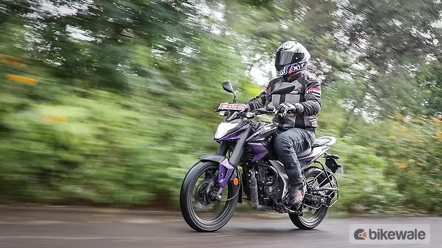 Bajaj Pulsar N125 Left Front Three Quarter