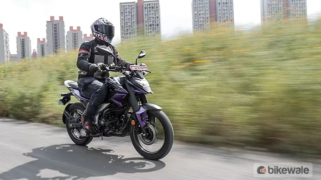 Bajaj Pulsar N125 Right Front Three Quarter