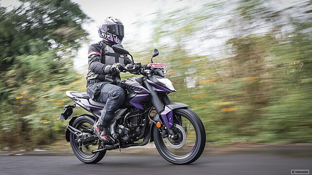 Bajaj Pulsar N125 Right Front Three Quarter