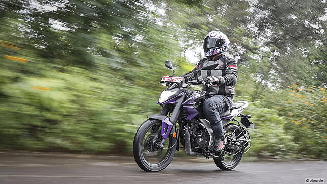 Bajaj Pulsar N125 Left Front Three Quarter