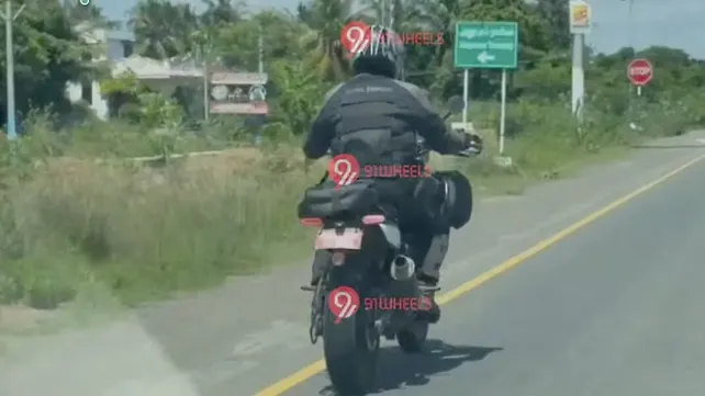 Royal Enfield Himalayan 450 Rally variant spied testing in India