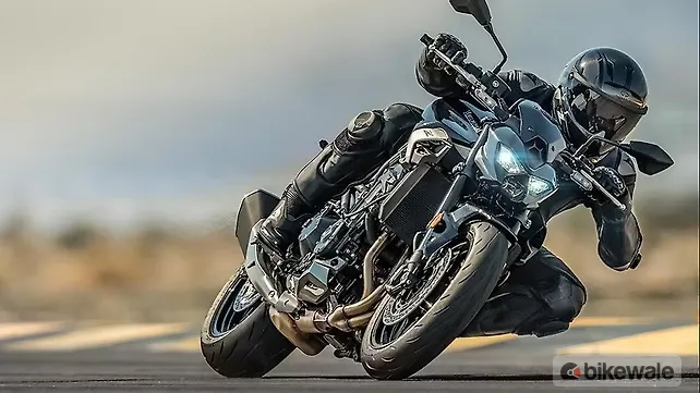 Kawasaki Z900 [2025] Right Front Three Quarter