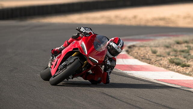 Ducati Panigale V2 Right Front Three Quarter