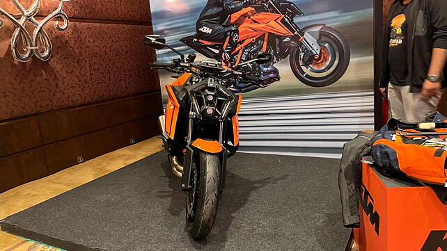 KTM 1390 Super Duke R Front View