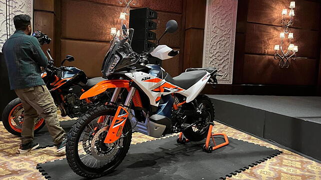 KTM 890 Adventure R Left Front Three Quarter