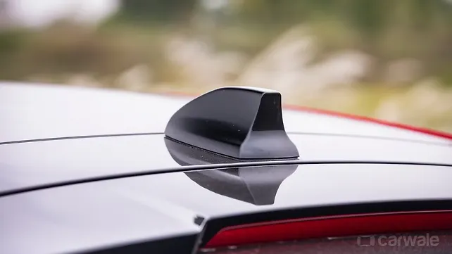 Mahindra XEV 9e Antenna