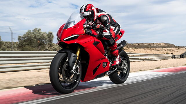 Ducati Panigale V2 Left Front Three Quarter