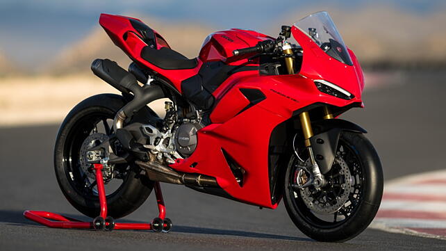 Ducati Panigale V2 Right Front Three Quarter