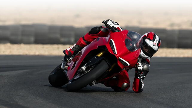 Ducati Panigale V2 Right Front Three Quarter