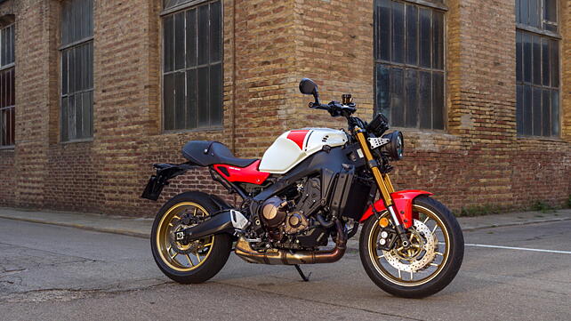 Yamaha MT-09 Right Front Three Quarter