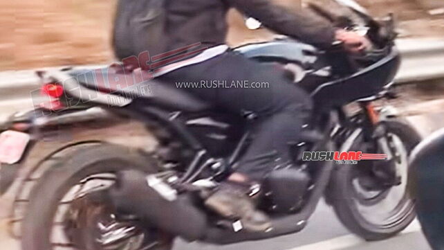 Triumph Thruxton 400 spied testing in India