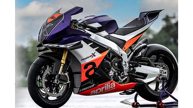 Aprilia RSV4 RR Left Front Three Quarter