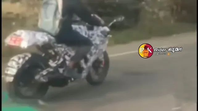 2025 Bajaj Pulsar RS200 spied testing ahead of launch in India