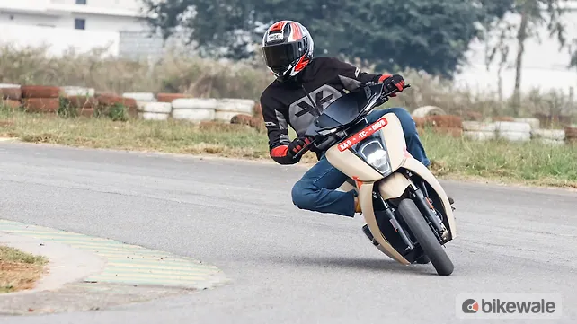 Ather 450X Right Front Three Quarter