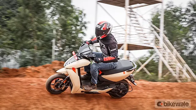 Ather 450X Right Front Three Quarter