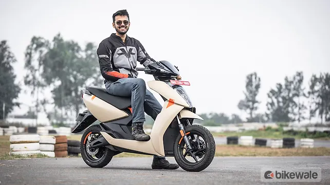 Ather 450X Right Front Three Quarter