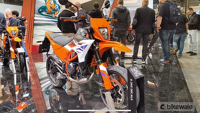 KTM 390 SMC R Right Front Three Quarter