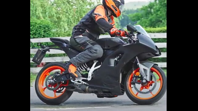 Updated KTM RC 390 spotted testing!