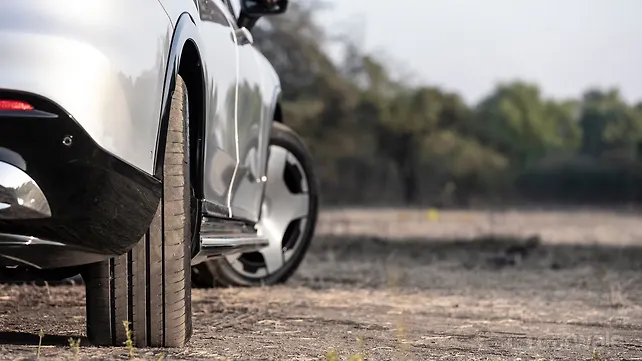 Mercedes-Benz Maybach EQS SUV Right Rear Three Quarter