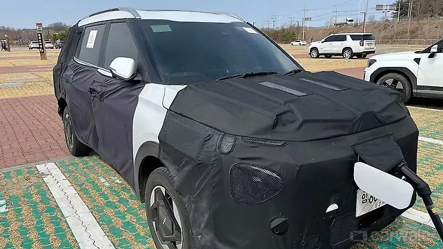 Kia Carens EV Spied at a Charging Station: Launch Soon? Kia Carens EV Spied at a Charging Station: Launch Soon?