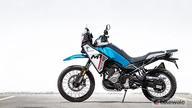 CFMoto 450 MT का दाहिना दृश्य CFMoto 450 MT Right Side View