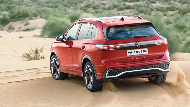 Volkswagen Tiguan R-Line Left Rear Three Quarter Volkswagen Tiguan R-Line Left Rear Three Quarter