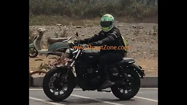 Jawa 42 FJ Spotted Without a Dual Exhaust Jawa 42 FJ Spotted Without a Dual Exhaust