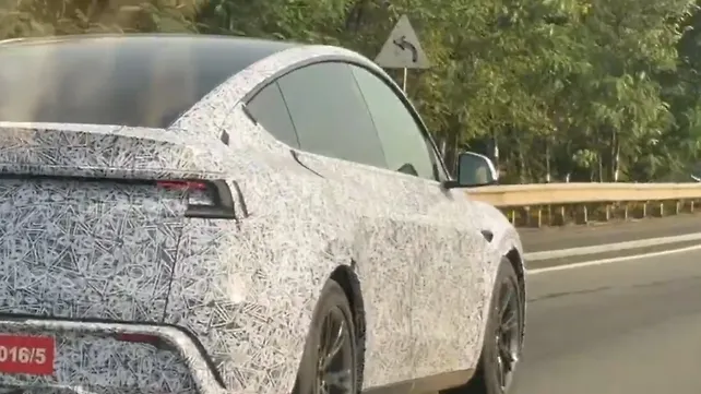 Tesla Model Y Spotted Testing on Expressway Tesla Model Y Spotted Testing on Expressway