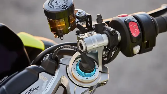 Triumph Speed Triple 1200 RX Unveiled - BikeWale