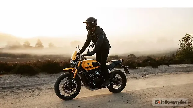 Triumph Scrambler 400 XC Left Front Three Quarter