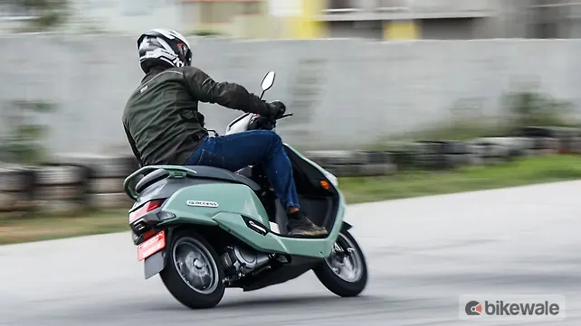 Suzuki E Access Right Front Three Quarter