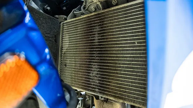 Fiting Sensor Radiator Gsx Suzuki GSX-8R 360 view - BikeWale
