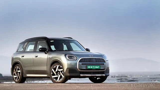 Mini Countryman Electric Right Front Three Quarter Mini Countryman Electric Right Front Three Quarter