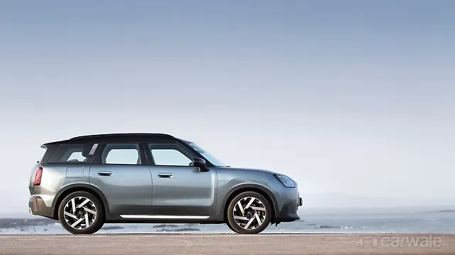 Mini Countryman Electric Right Side View Mini Countryman Electric Right Side View