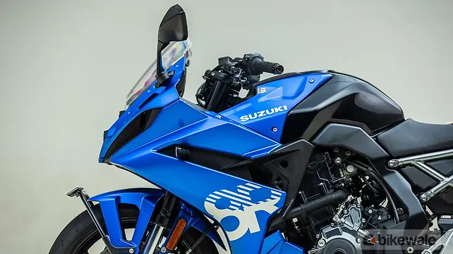 Suzuki GSX-8R Left Side View