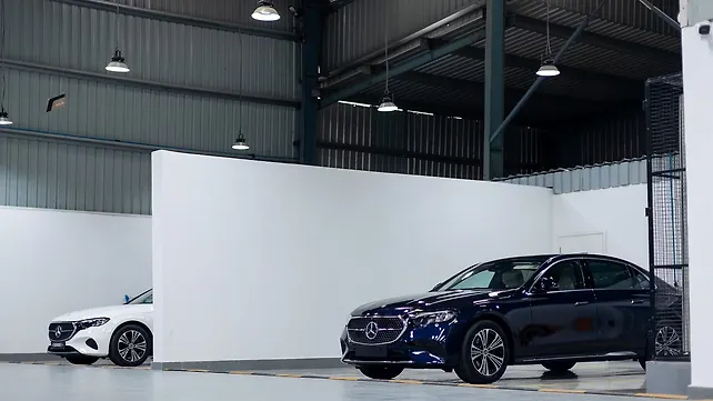 Mercedes-Benz  Left Front Three Quarter