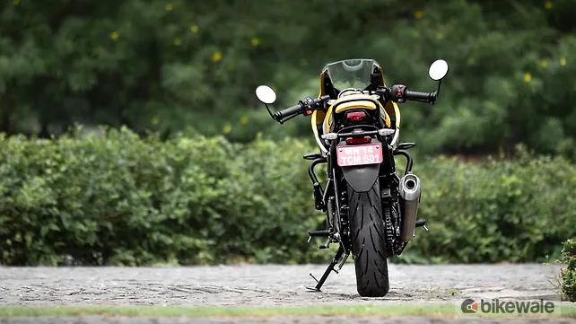 Triumph Thruxton 400 Right Side View