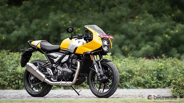 Triumph Thruxton 400 Right Side View