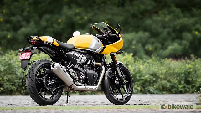 Triumph Thruxton 400 Right Side View
