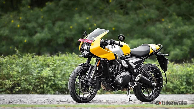 Triumph Thruxton 400 Right Side View