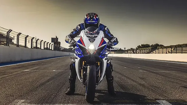 Suzuki GSX-8R Front View