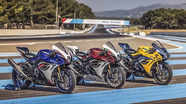 Suzuki GSX-8R Right Front Three Quarter