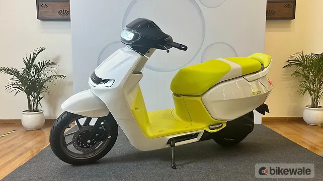 Ather EL Scooter Right Front Three Quarter