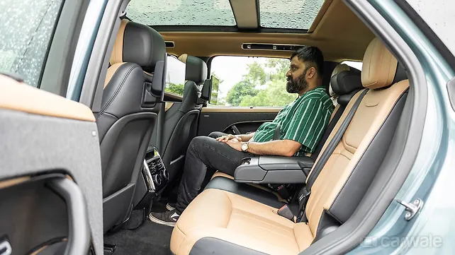 Land Rover Range Rover Sport Price - Images, Colours & Reviews - CarWale