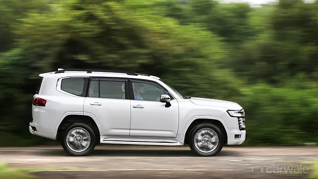 Toyota Land Cruiser Right Side View Toyota Land Cruiser Right Side View